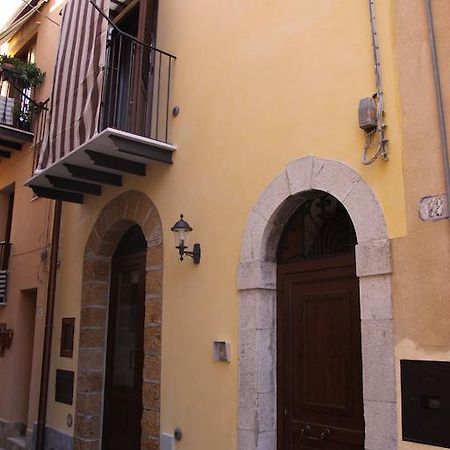 La Finestra Sotto La Rocca Apartment Cefalù Cameră foto