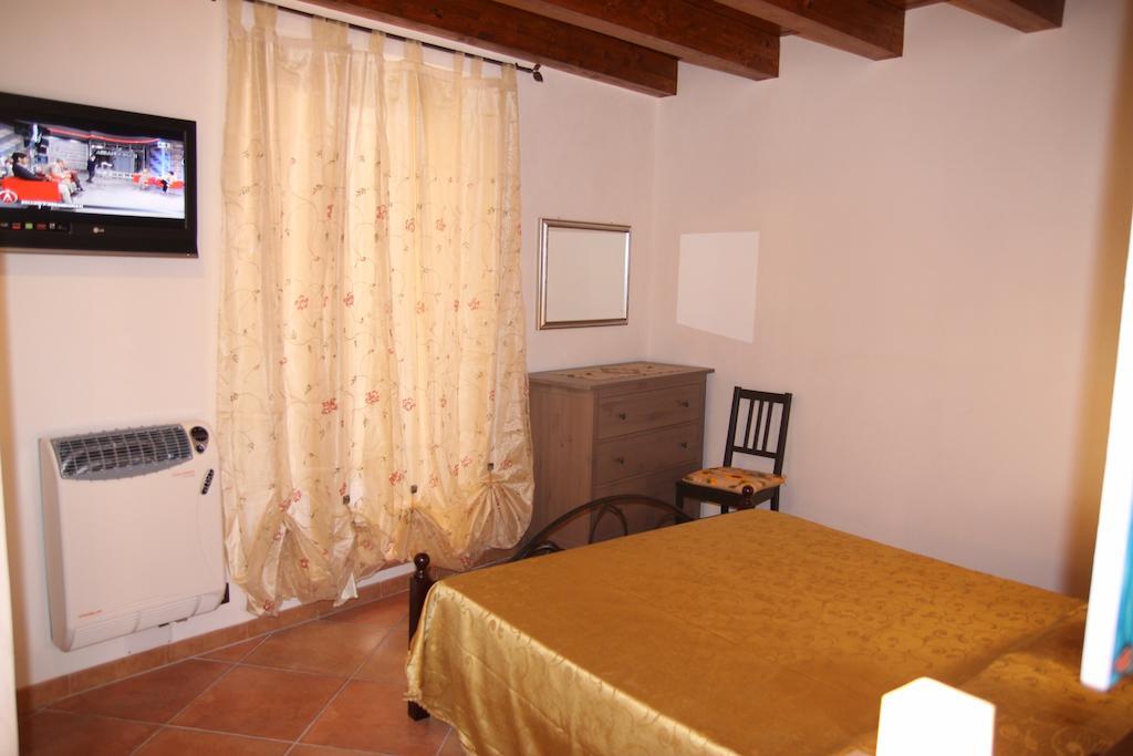 La Finestra Sotto La Rocca Apartment Cefalù Cameră foto