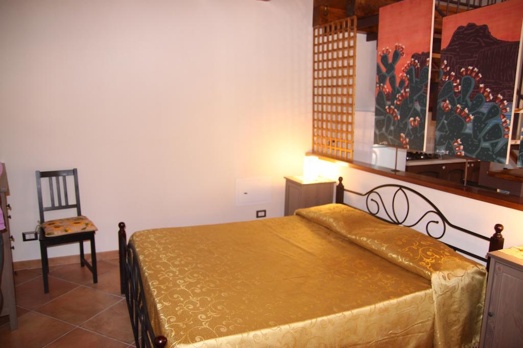 La Finestra Sotto La Rocca Apartment Cefalù Cameră foto