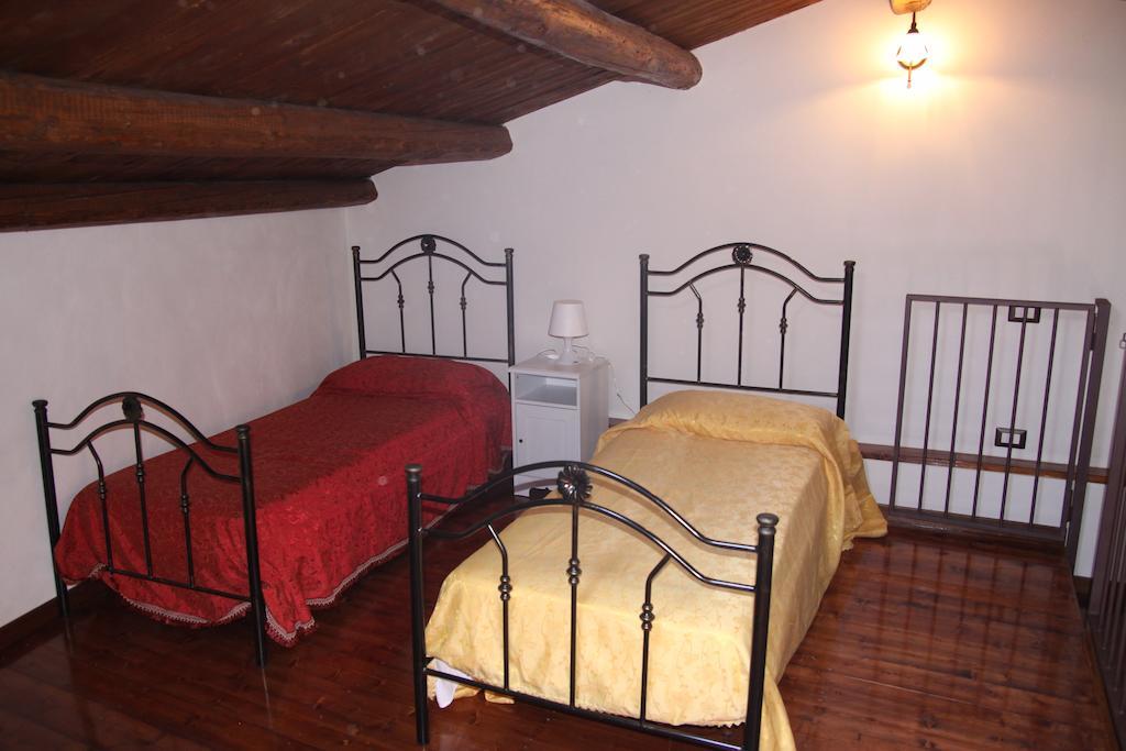 La Finestra Sotto La Rocca Apartment Cefalù Cameră foto